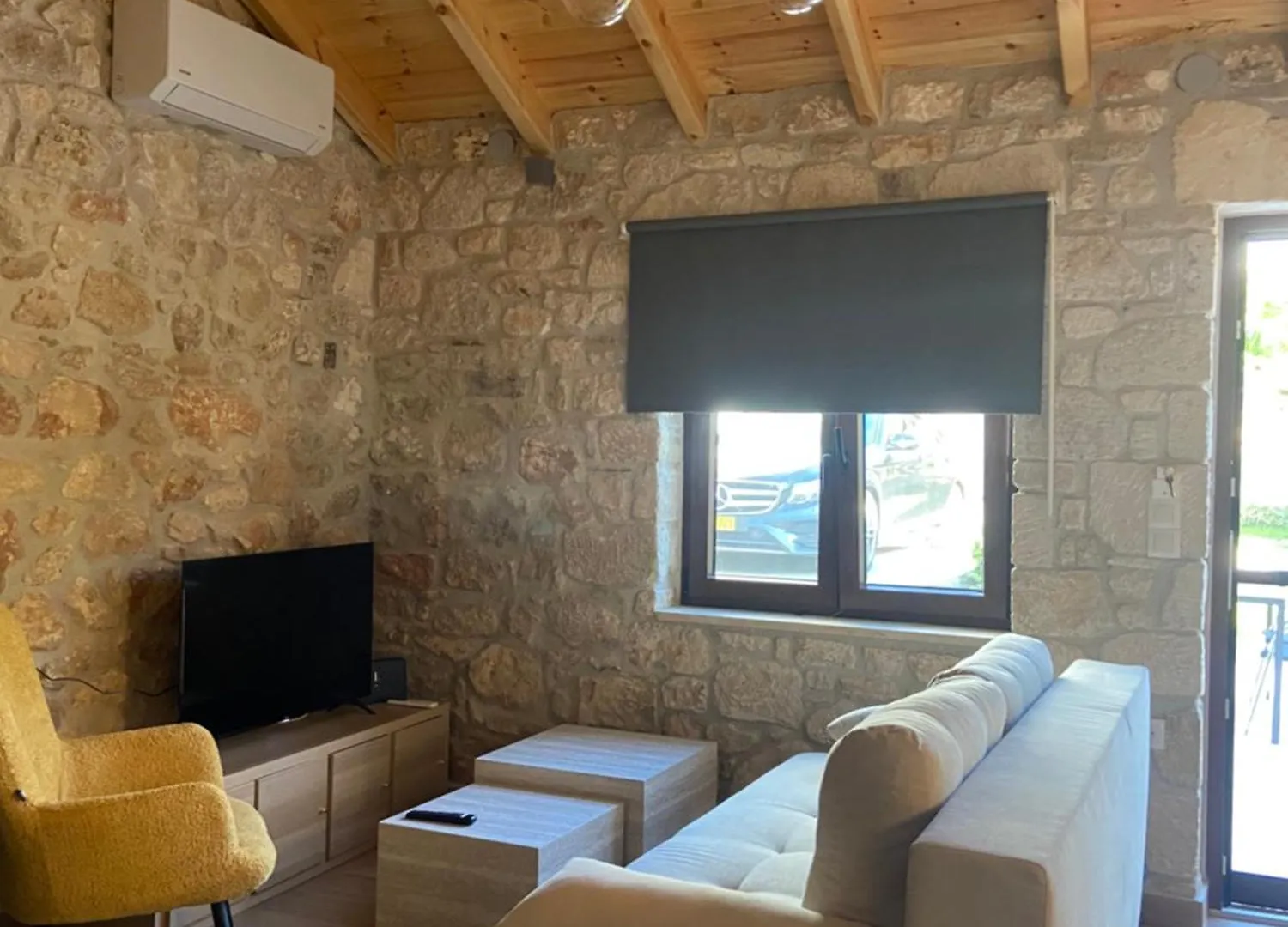 דירות אפיטוס Living In